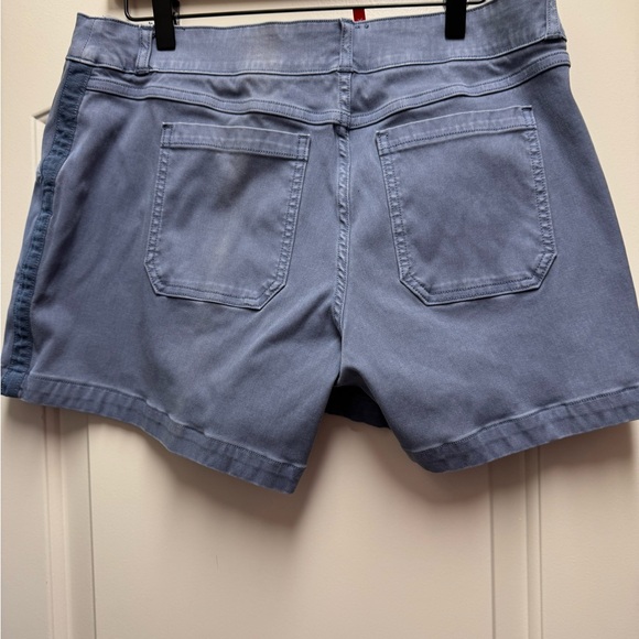 Spanx Stretch Twill Shorts 4” in Blue . Size XL. - Picture 3 of 4
